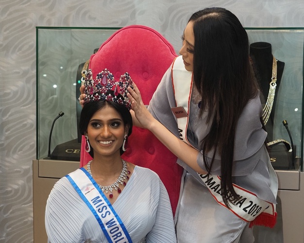 Dr Lavanya Gets Her Crown At Coronation Ceremony Of Miss World Malaysia 2021