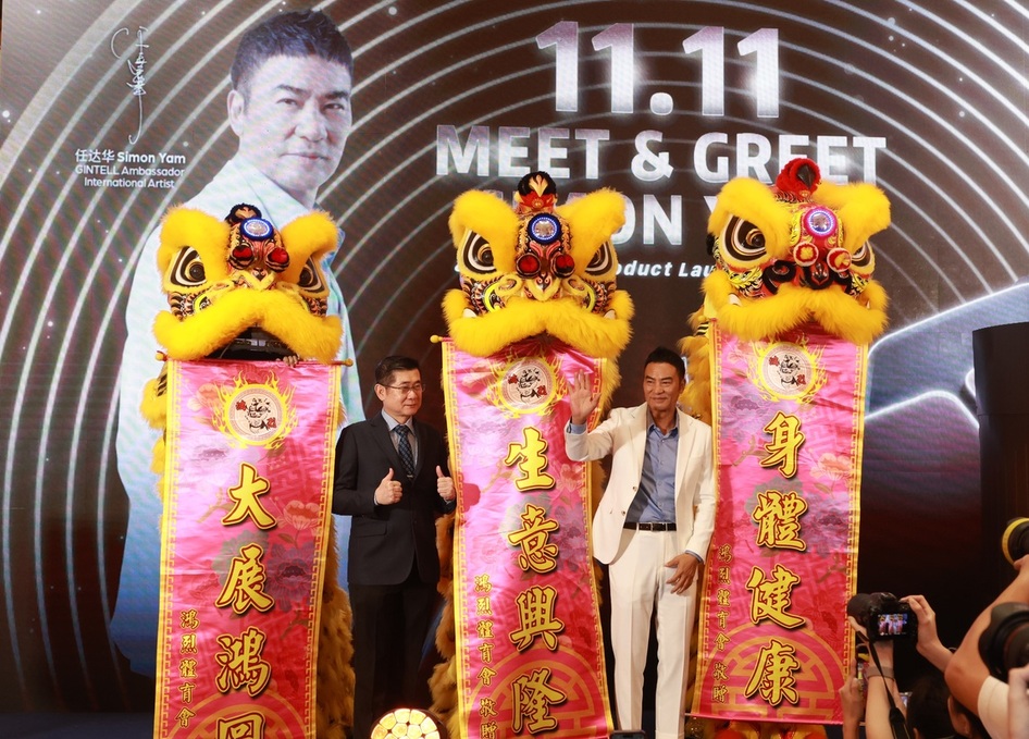 Simon Yam’s meet-and-greet with fans at new Gintell S7 Plus launch