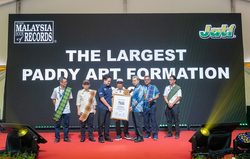 Jati sets Malaysia Book of Records with largest padi artwork at Maha 2026